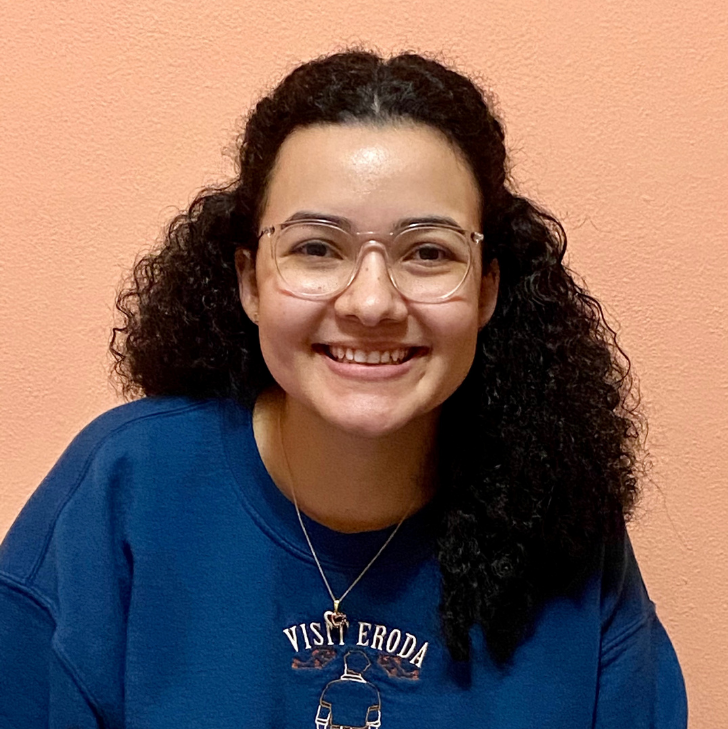 Alicia is a senior at Columbia College studying Economics-Political Science & Ethnicity and Race Studies. She is a proud Midwesterner having grown up in Wisconsin. Some of her favorite activities include baking sweet treats, reading mystery novels, and organizing events for people to engage in their community. Alicia Tavarez