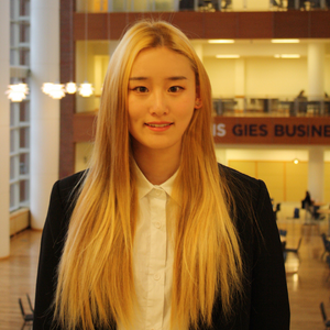 Headshot Luoqi Liu.