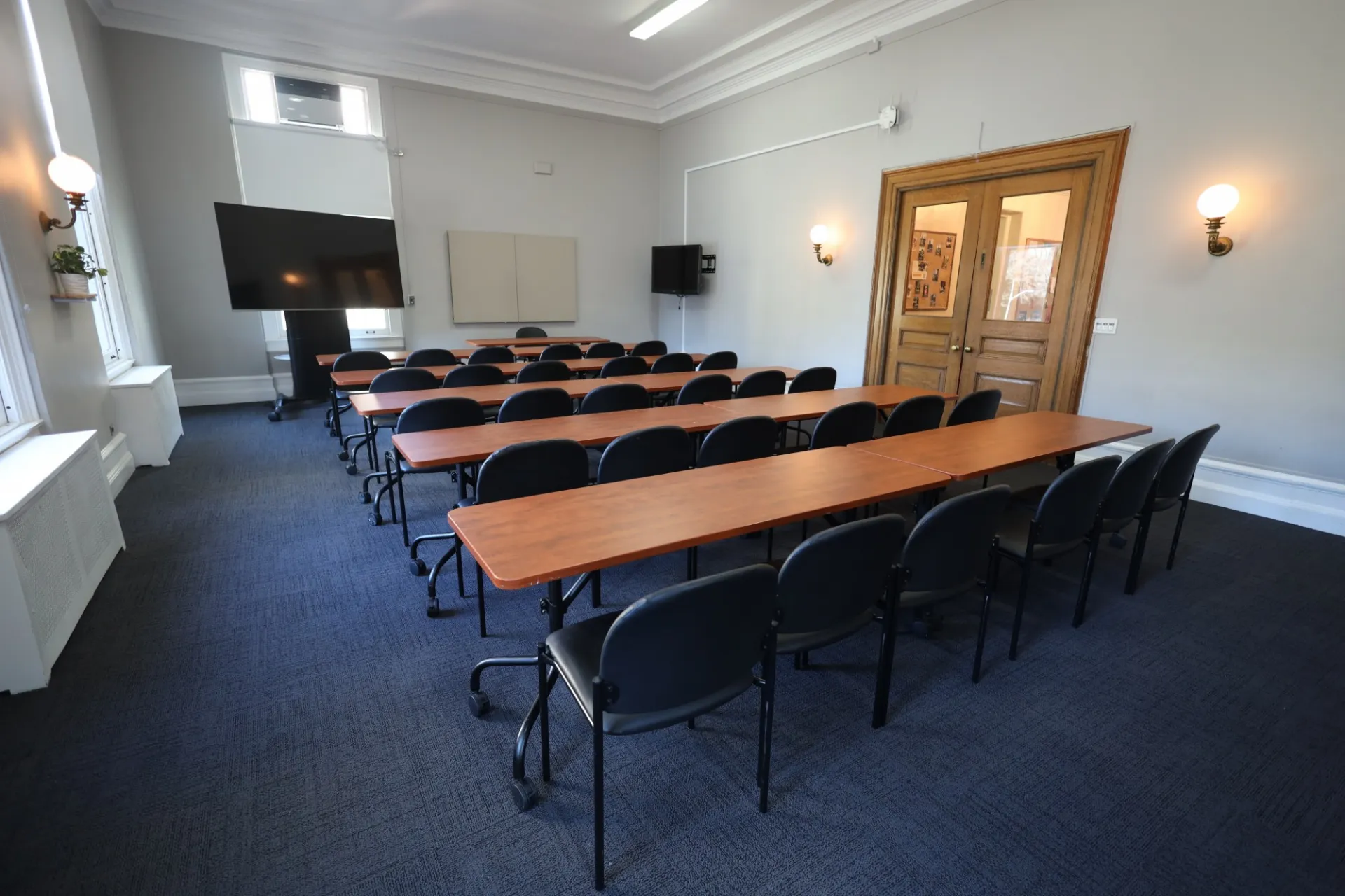 Earl Hall Dodge Room - Classroom Set Up